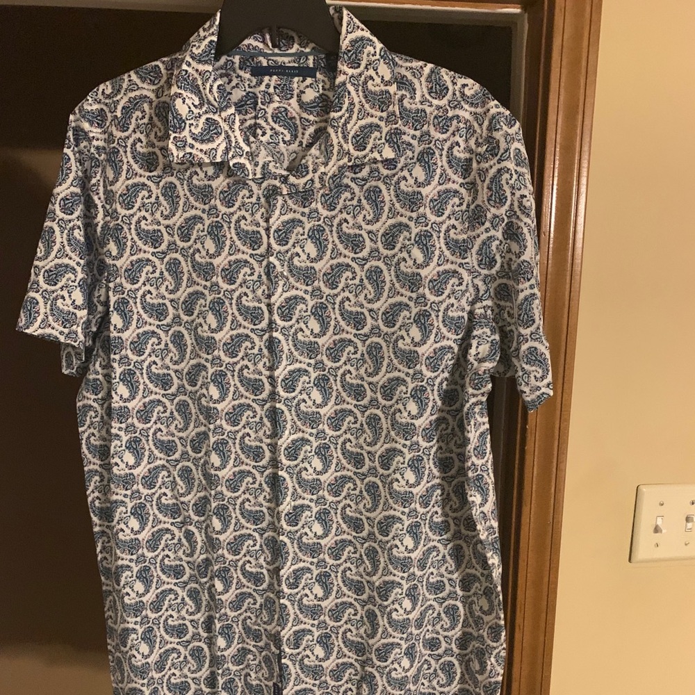 Short sleeve buttoned down shirt